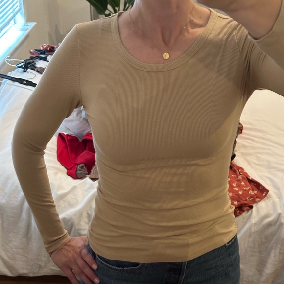 Unknown brand, size M, light tan ribbed long sleeve stretch tshirt - Picture 4 of 4